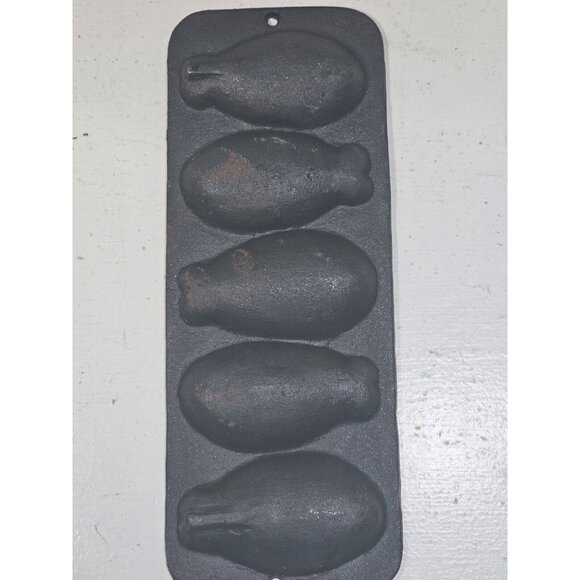Lodge Cast Iron Perch Fish Cornbread Muffin Hushpuppy Mold Pan 5PP2 Discontinued - Picture 8 of 8